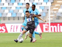 دبا يتخطى الظفرة برأسية كوليبالي ويُحيي آمال البقاء في الأضواء