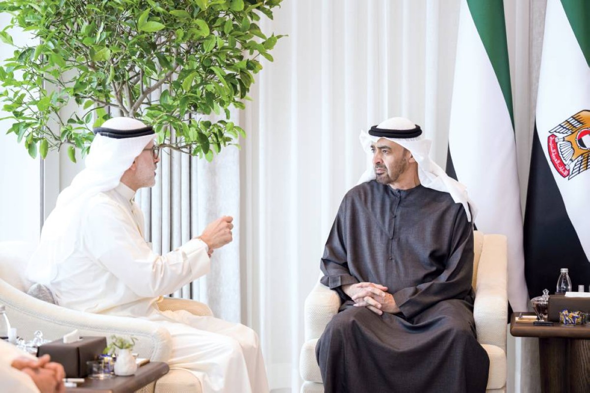 رئيس الدولة خلال استقبال وزير الخارجية الكويتي 