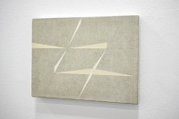 «أن تبقى صامتاً».. قصص وتساؤلات تسكن اللوحات