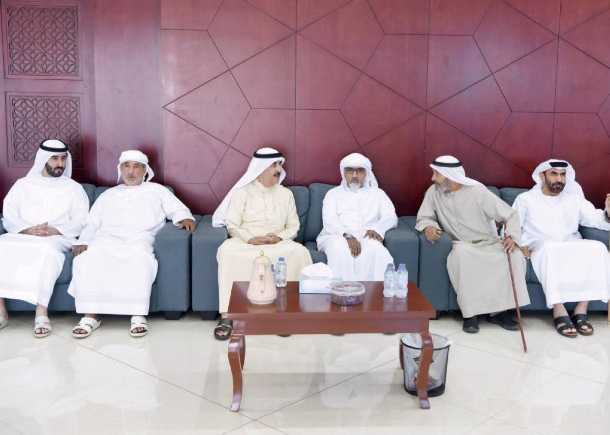 سعود المعلا خلال تقديم واجب العزاء