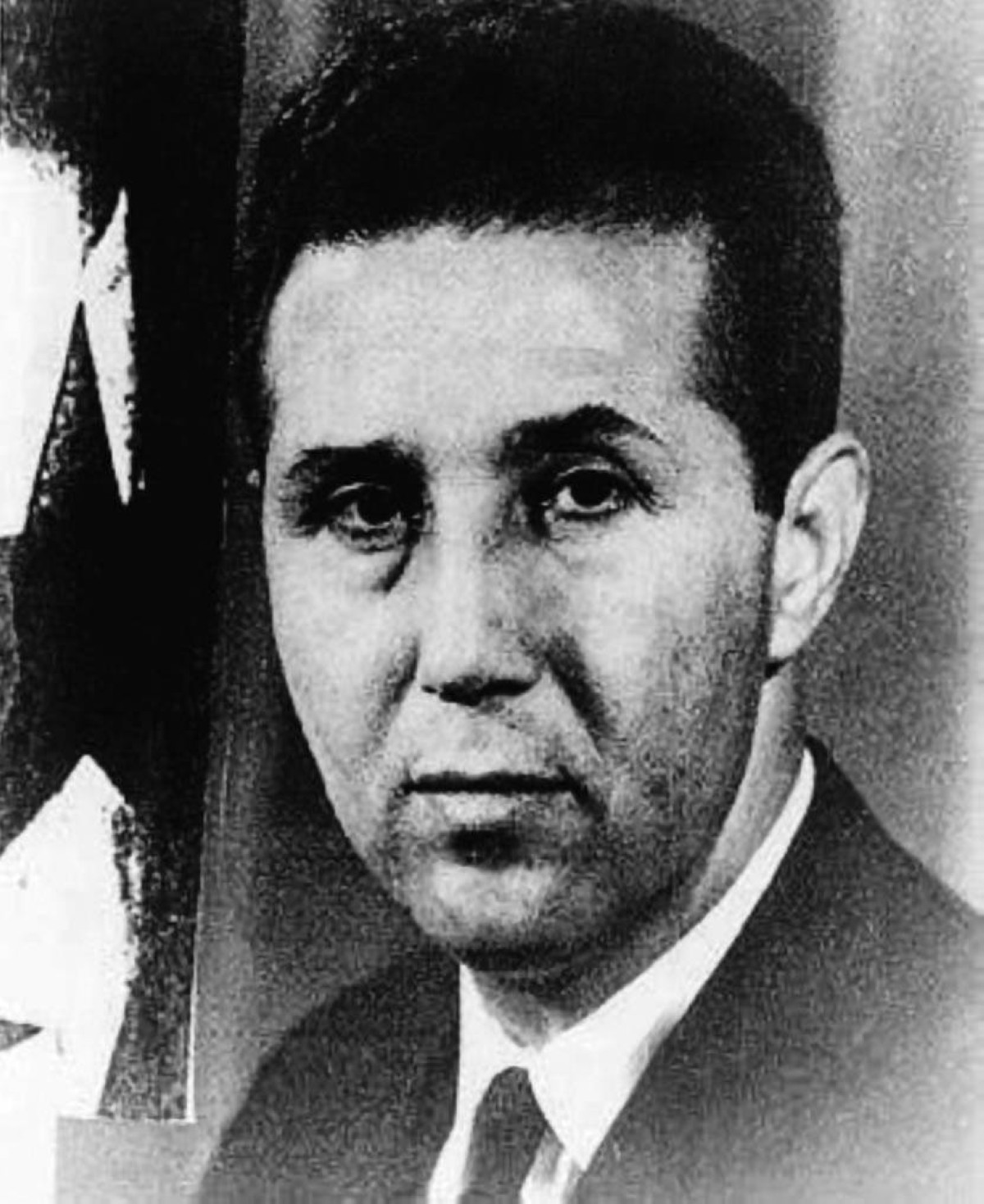 2012 وفاة الرئيس الجزائري الأسبق أحمد بن بلة.
