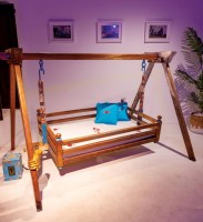 سرير الطفولة الذي حوّله بدر إلى عمل فني متميز