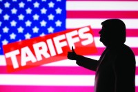 24 ولاية تطالب بإسقاط رسوم جمركية فرضها ترامب
