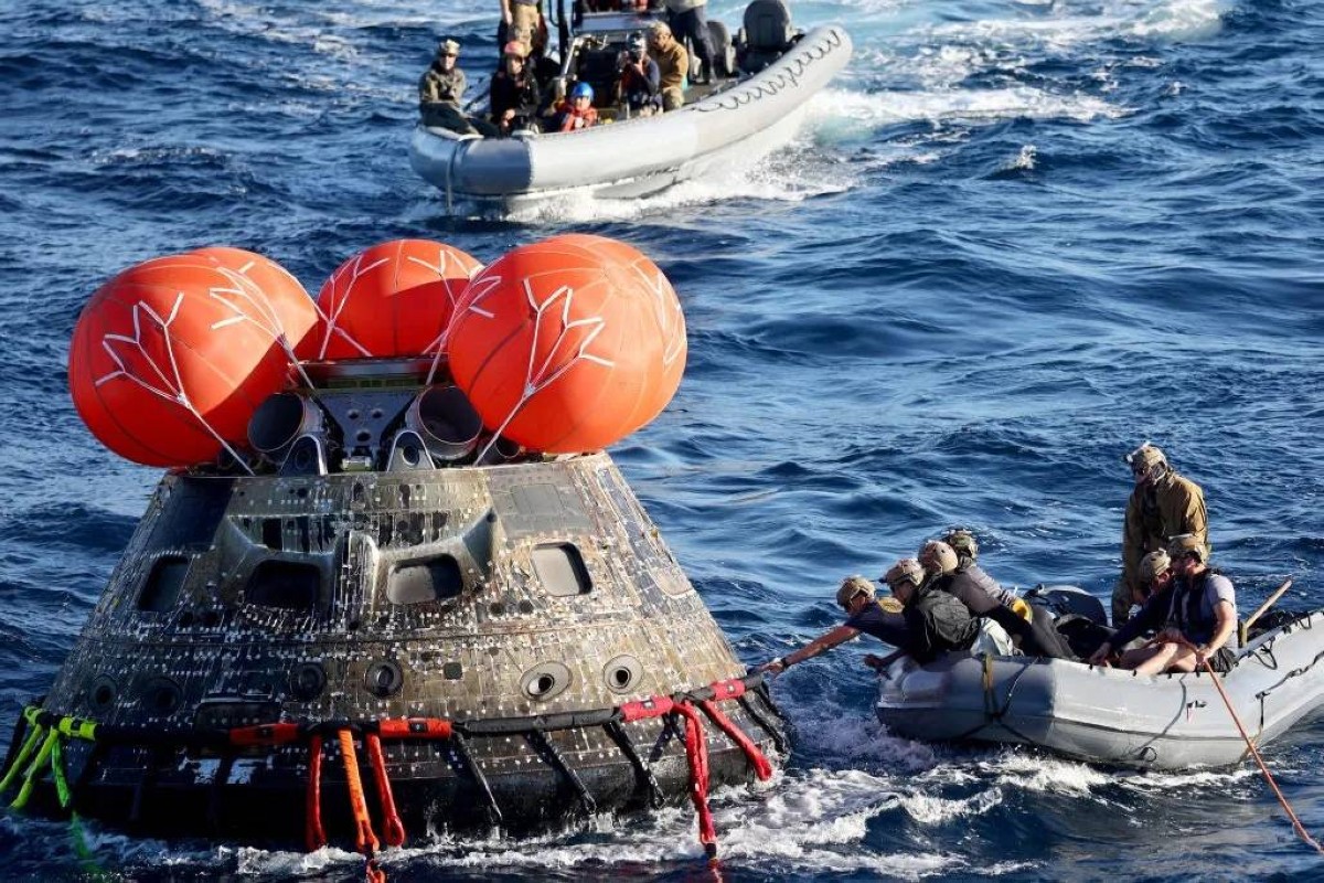 فريق «أرتيميس 2» يحط على الأرض بعد مهمة ناجحة حول القمر