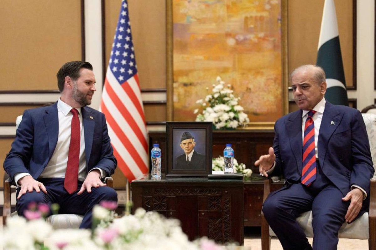 أمريكا وإيران.. مفاوضات وجهاً لوجه وسط تباعد مواقف