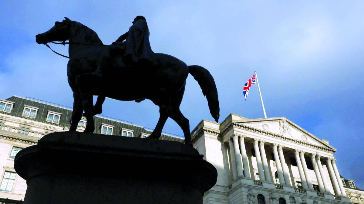 ما السبب وراء التقلبات الكبيرة والتفاعلات المفرطة للسندات البريطانية؟