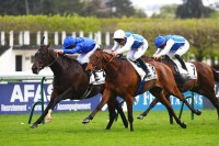 ثنائية لخيول جودلفين في مضمار لونغشامب الفرنسي