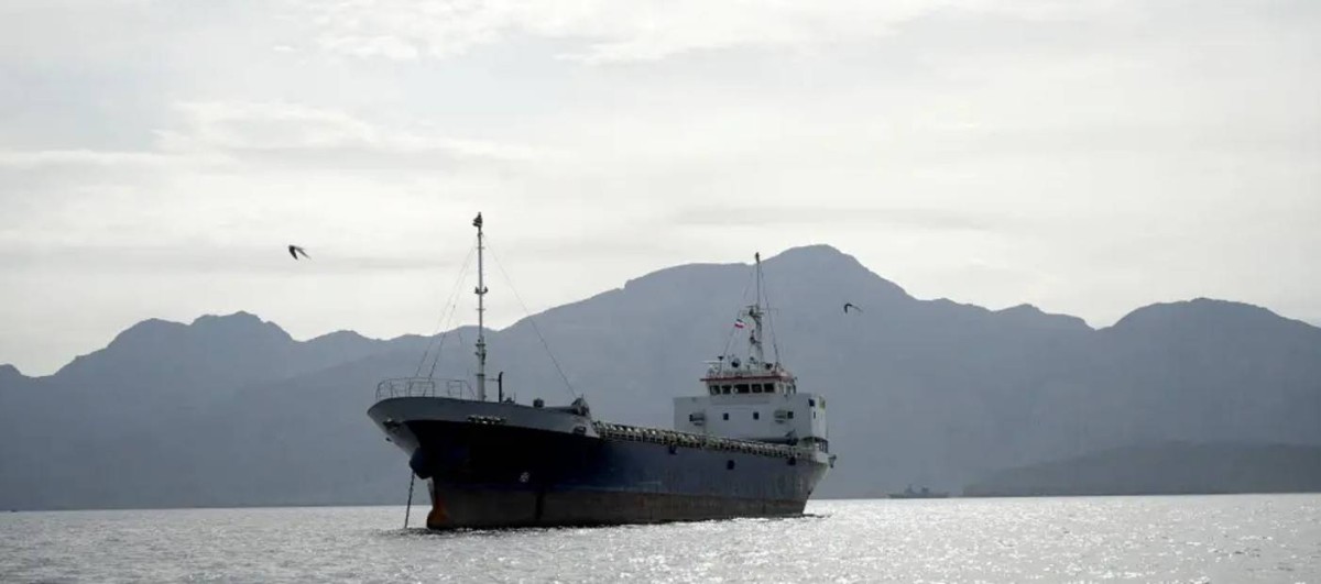 تفصيل اليوم الأول من الحصار الأمريكي.. كم عدد السفن التي عبرت مضيق هرمز؟