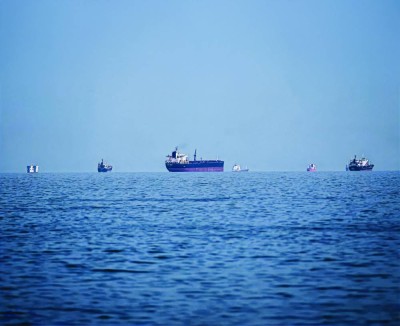 من ناقلات النفط إلى سلال الغذاء.. أزمة مضيق هرمز تطال الجميع