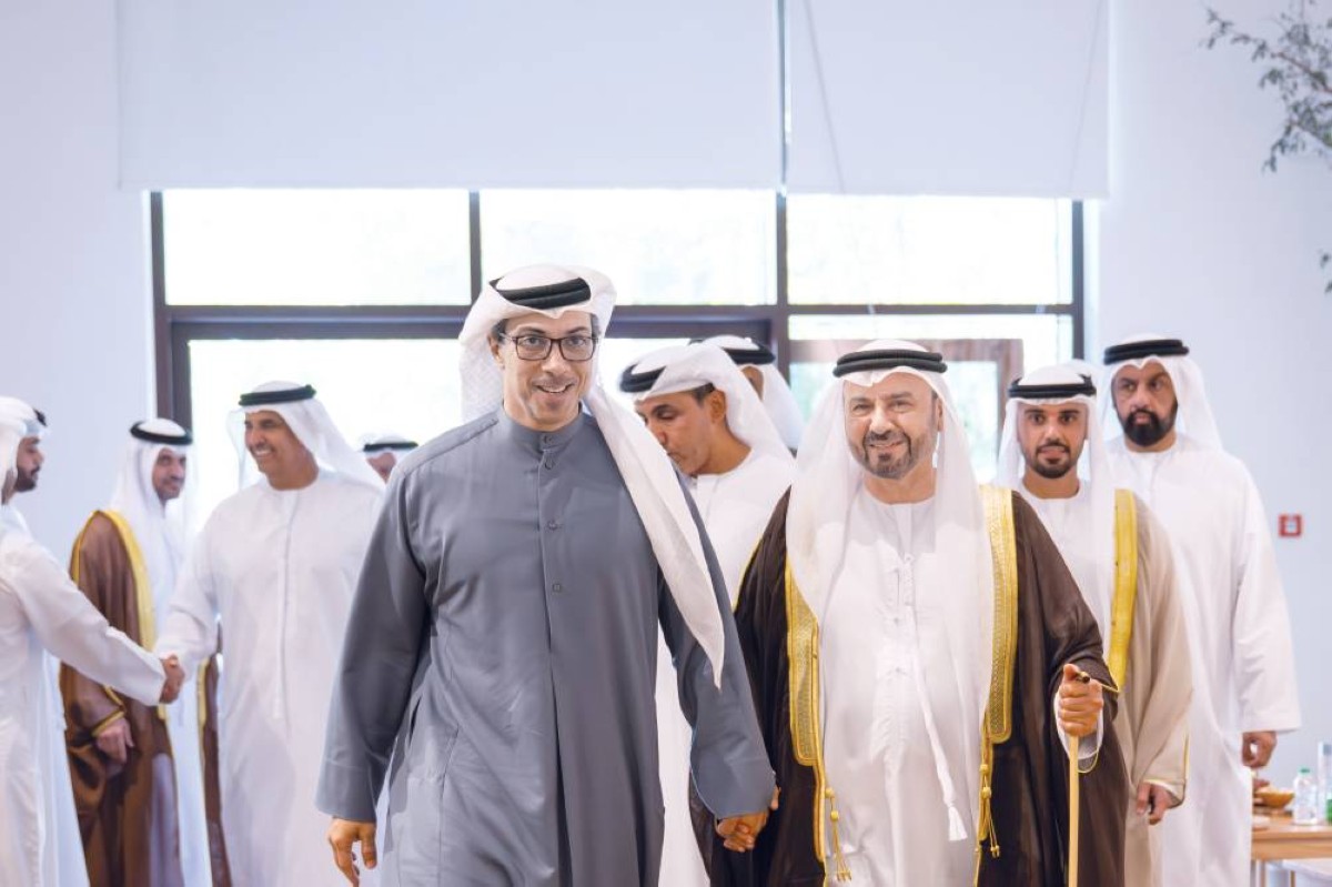 منصور بن زايد خلال حضوره حفل الاستقبال 