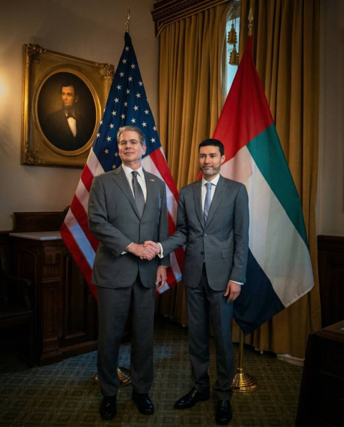 الإمارات تعزز دورها في دعم الاستقرار المالي العالمي