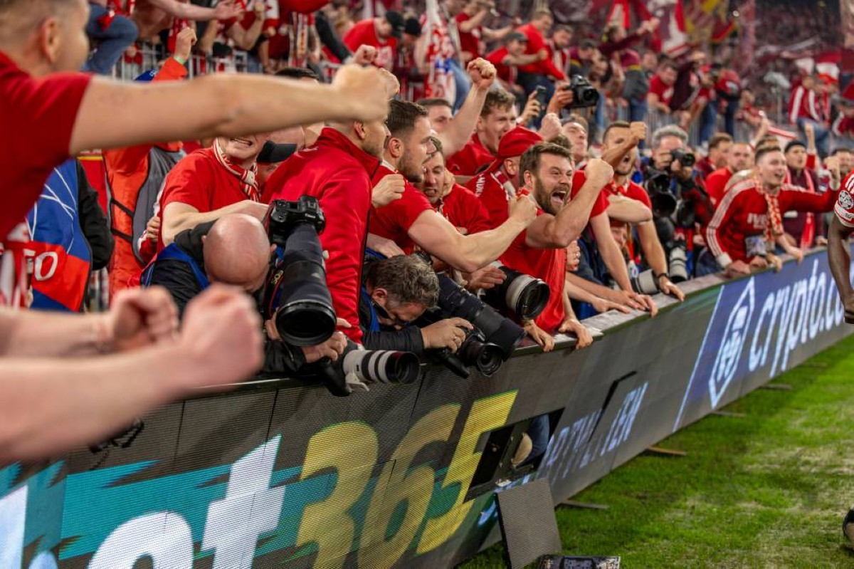 الريال ليس الضحية الوحيدة.. مشجعو بايرن يتسببون في إصابات متفاوتة لمصوري المباراة