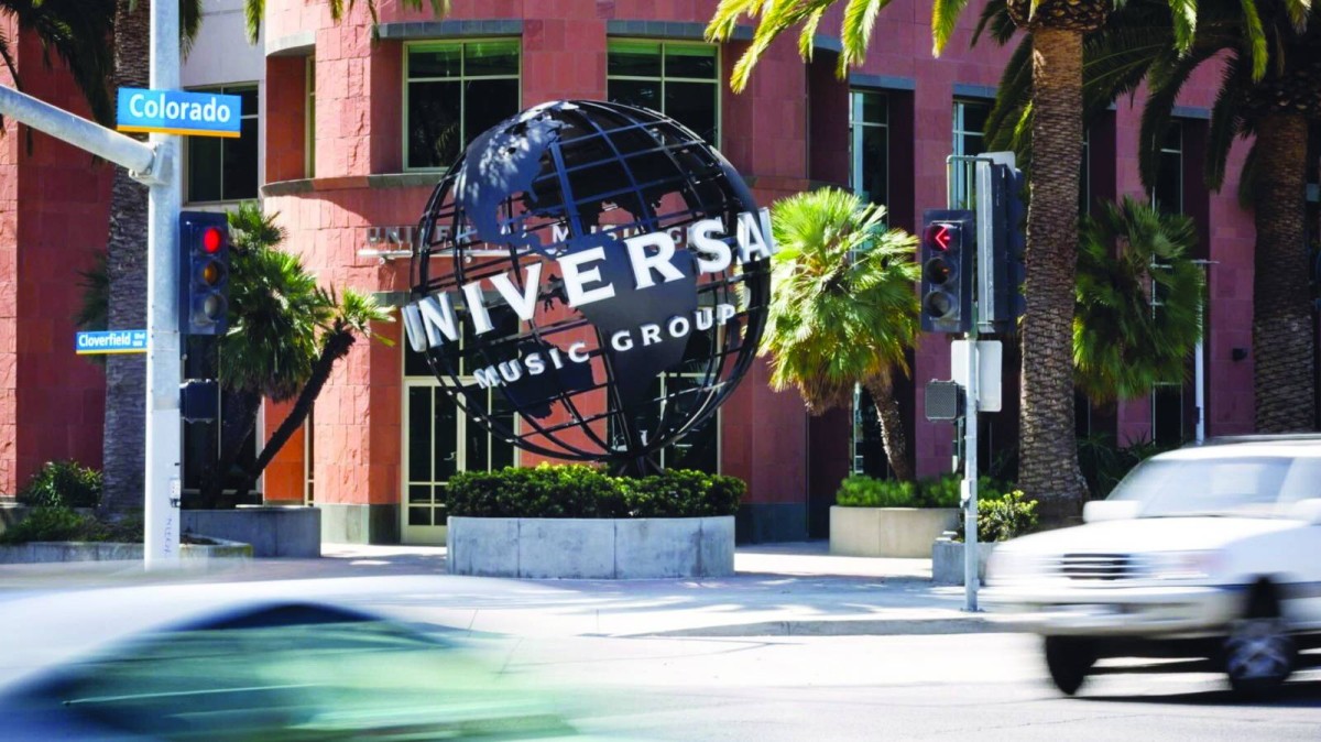 الصفقات الضخمة القياسية تتحدى مخاوف السوق والتقلبات الجيوسياسية