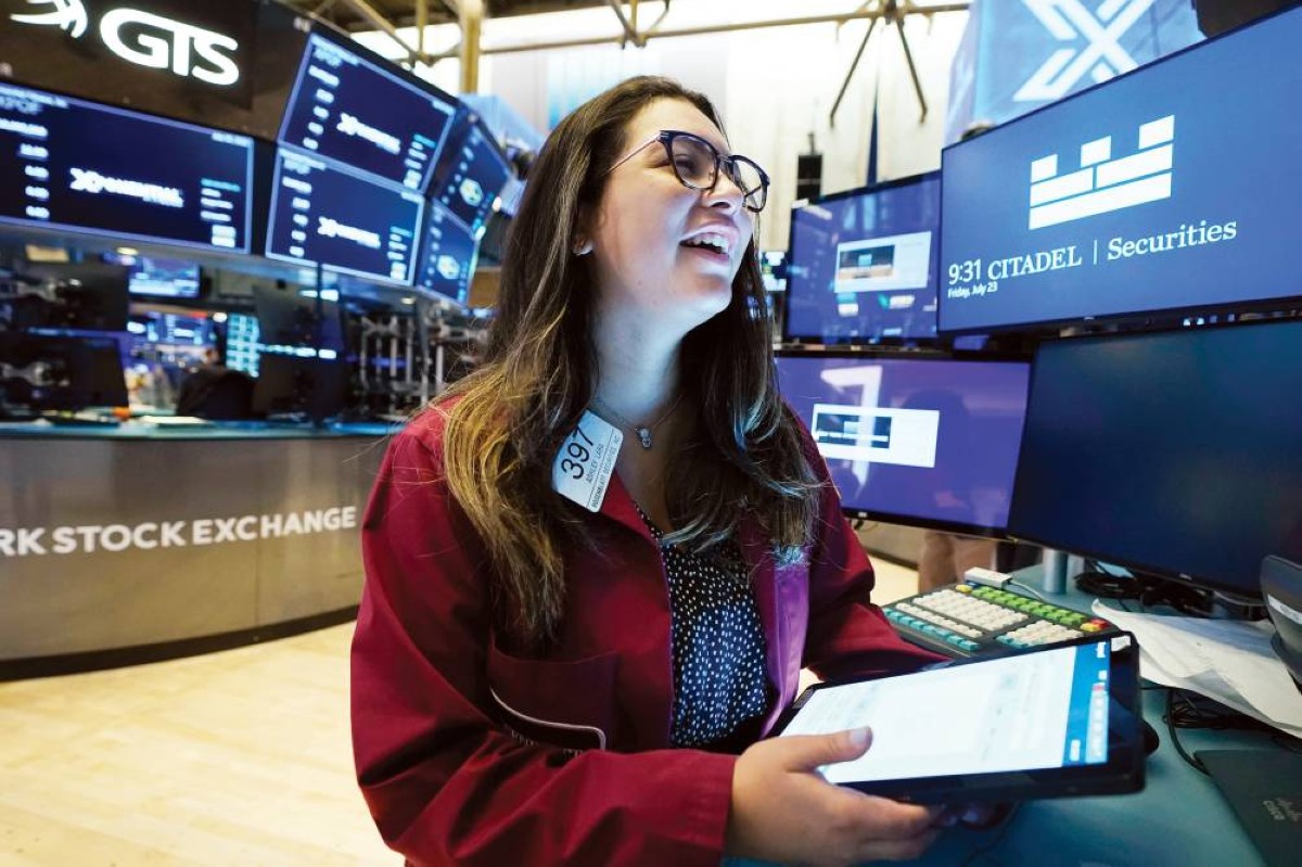 الأسواق العالمية تحتفي بإعادة فتح مضيق هرمز