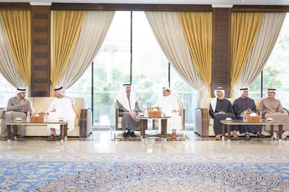 محمد بن زايد وحميد النعيمي خلال اللقاء 