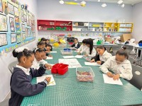 الإمارات.. التزام كبير من طلبة المدارس بالحضور وفرق ميدانية تتابع تطبيق الضوابط