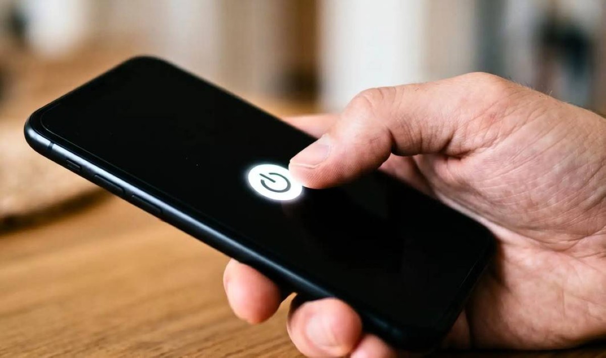 خطأ بسيط يبطئ هاتفك.. كم مرة يجب إعادة تشغيله؟