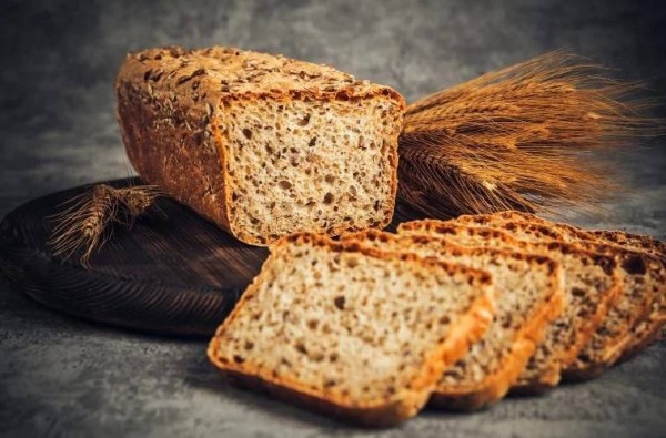 ثورة في صناعة الخبز.. كيف تتحول قشور الفاكهة إلى قيمة غذائية؟