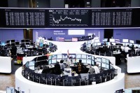 هبوط أسهم أوروبا مع تقييم المستثمرين تطورات الشرق الأوسط ونتائج أعمال