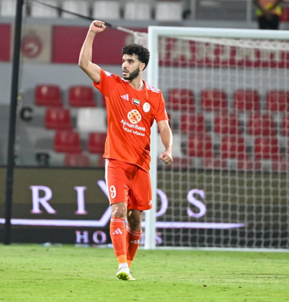 وليد أزارو يتفوق على سفيان رحيمي في دوري المحترفين