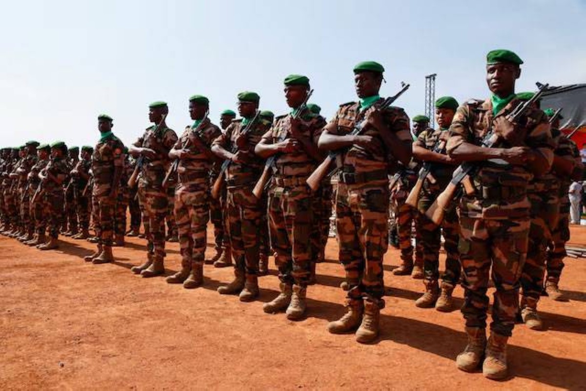 جيش مالي يعلن السيطرة بعد هجمات إرهابية في باماكو ومدن أخرى