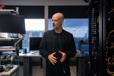 قصة لا تُصدق.. من عامل في بقالة إلى ملياردير في 5 أيام