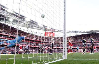 أرسنال يسترد صدارة الدوري الإنجليزي مؤقتاً بانتصار صعب على نيوكاسل