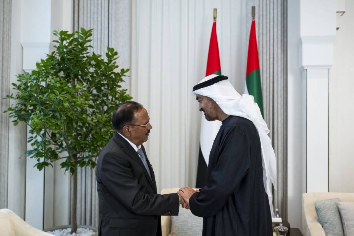 رئيس الدولة يبحث مع مستشار الأمن الهندي أوضاع المنطقة