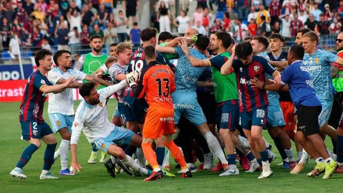 طرد حارسي مرمى إثر شجار بالأيدي في دوري الدرجة الثانية الإسباني