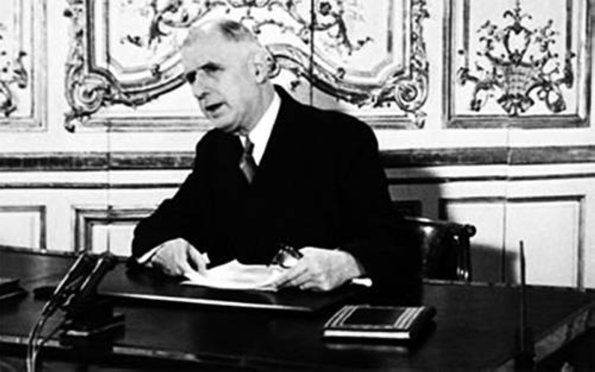 1969 استقالة الرئيس الفرنسي شارل ديغول من منصبه واعتزاله العمل السياسي.
