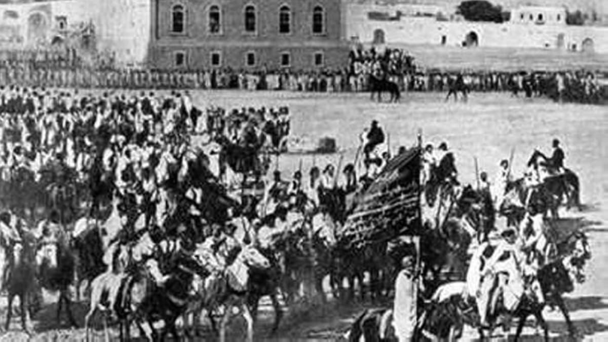 1915 هزيمة الإيطاليين في معركة القرضابية، وهي أكبر هزيمة تعرضوا لها منذ غزوهم ليبيا.
