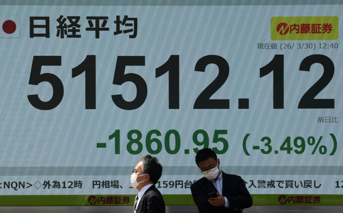 نيكاي يتراجع بتأثير صراع الشرق الأوسط وتباين النتائج