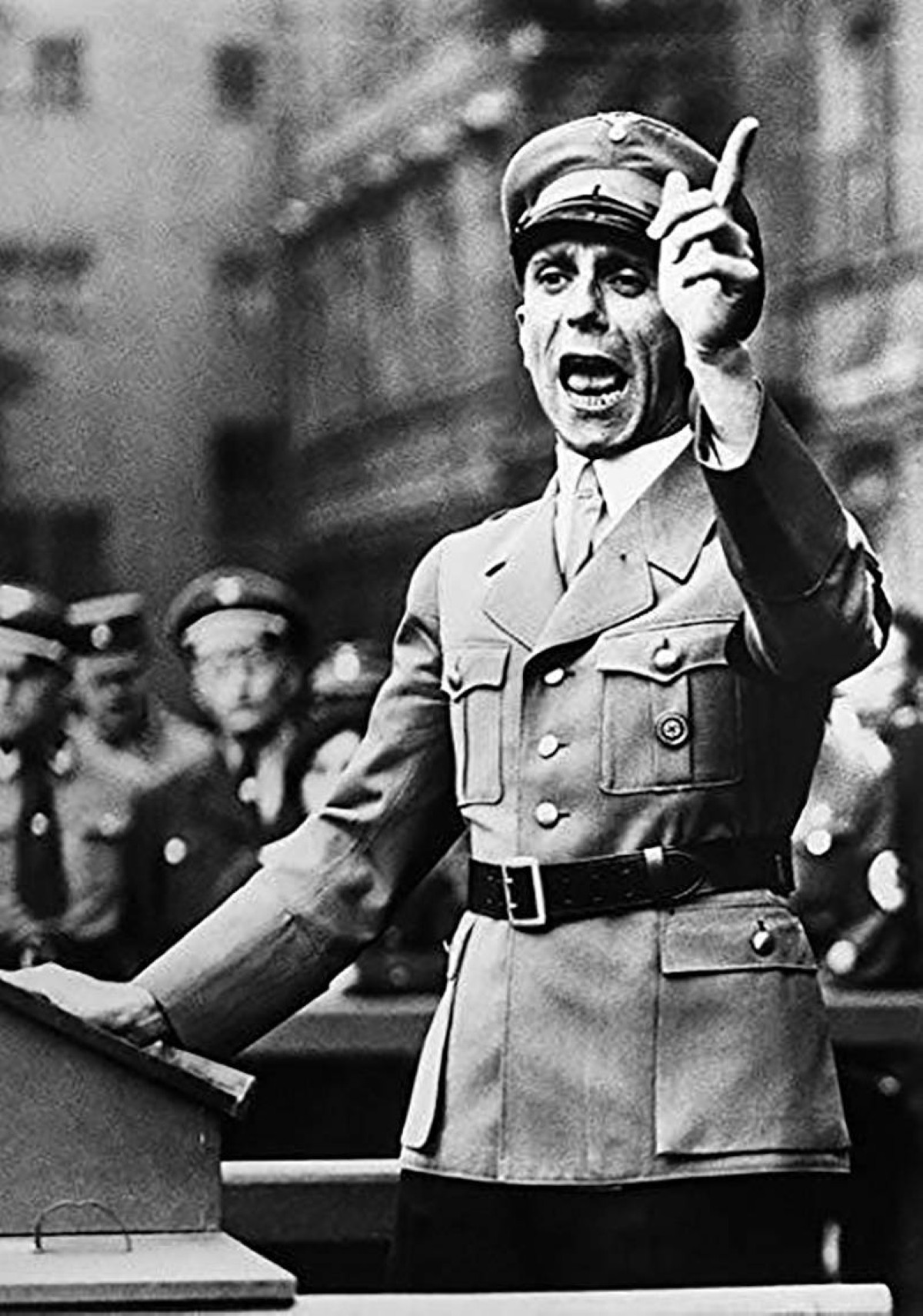 1945 انتحار وزير الدعاية في ألمانيا النازية جوزيف غوبلز وذلك بعد يوم من انتحار أدولف هتلر.
