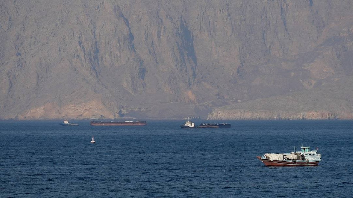 استهداف ناقلة بمقذوفات مجهولة في مضيق هرمز