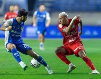 شباب الأهلي يتمسك بالأمل أمام النصر في «ديربي دبي»