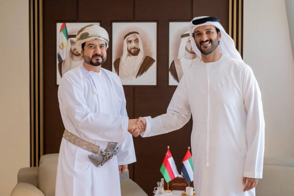 الإمارات وعُمان تبحثان الفرص الاستثمارية الواعدة في القطاعات الحيوية