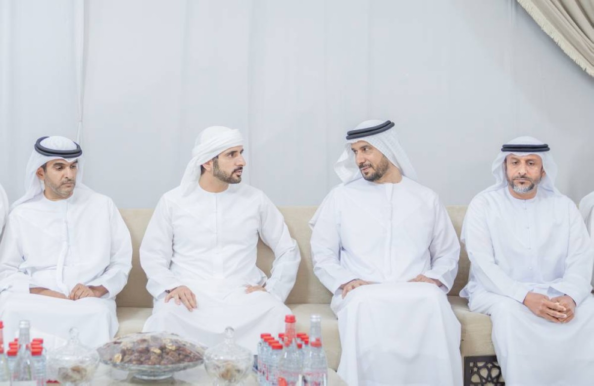 حمدان بن محمد خلال تقديمه واجب العزاء