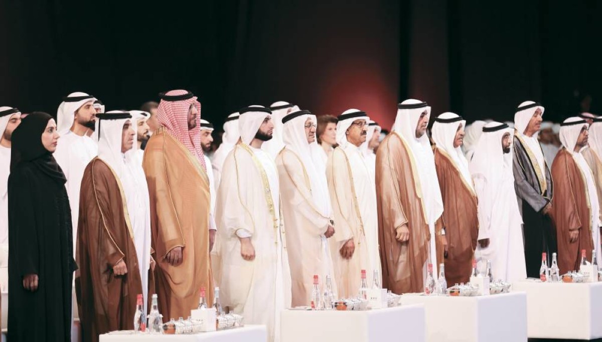 راشد بن حمدان خلال الحفل بحضور سعيد الكندي وراشد بن فهد وحميد القطامي وعائشة ميران وحسين لوتاه وسعيد الرقباني