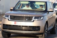 سلطان بن حمدان يشهد السباق التراثي في ختامي الوثبة للهجن
