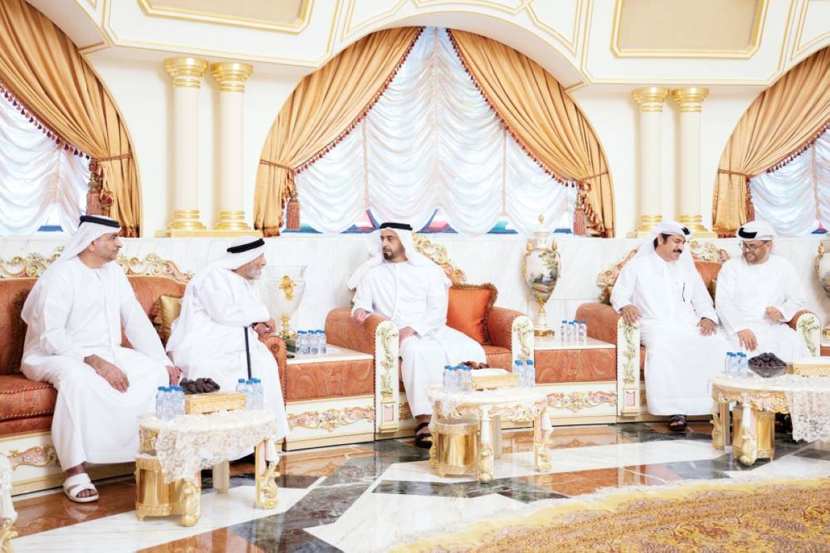 سيف بن زايد خلال تقديم واجب العزاء