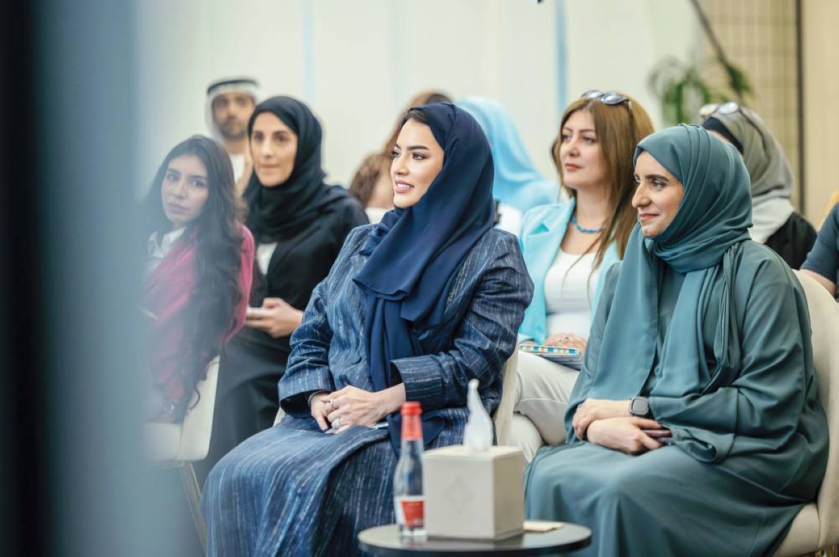 مريم الملا وجانب من حضور الورشة 