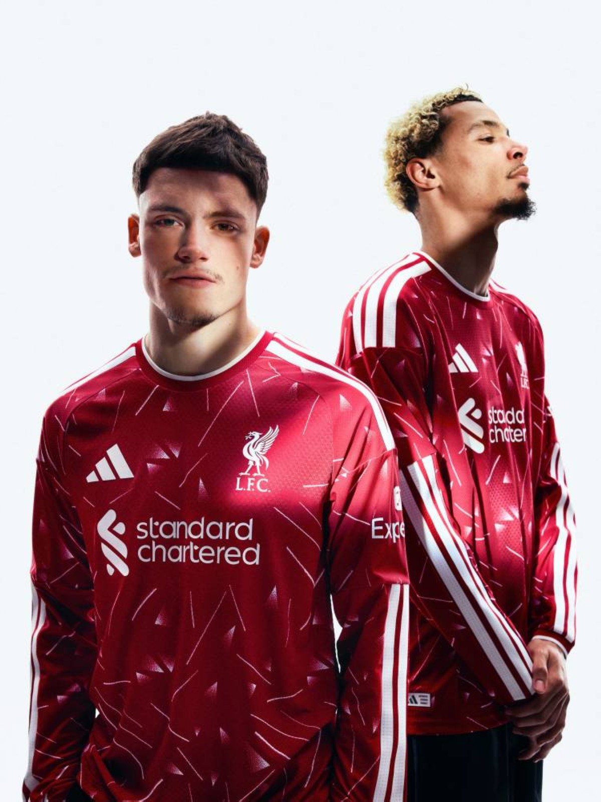 ليفربول يطرح قميص الموسم الجديد بتصميم تاريخي