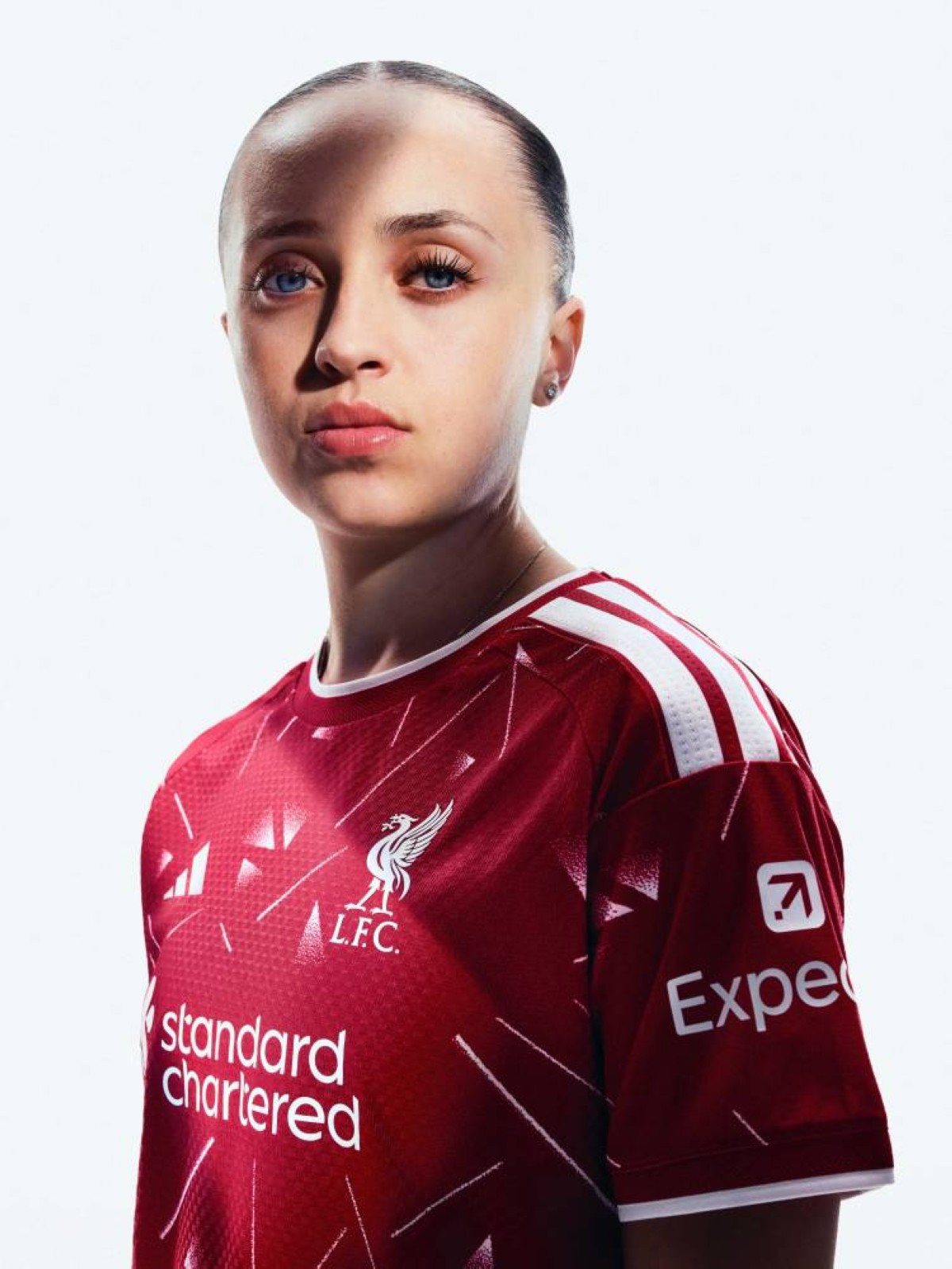 ليفربول يطرح قميص الموسم الجديد بتصميم تاريخي