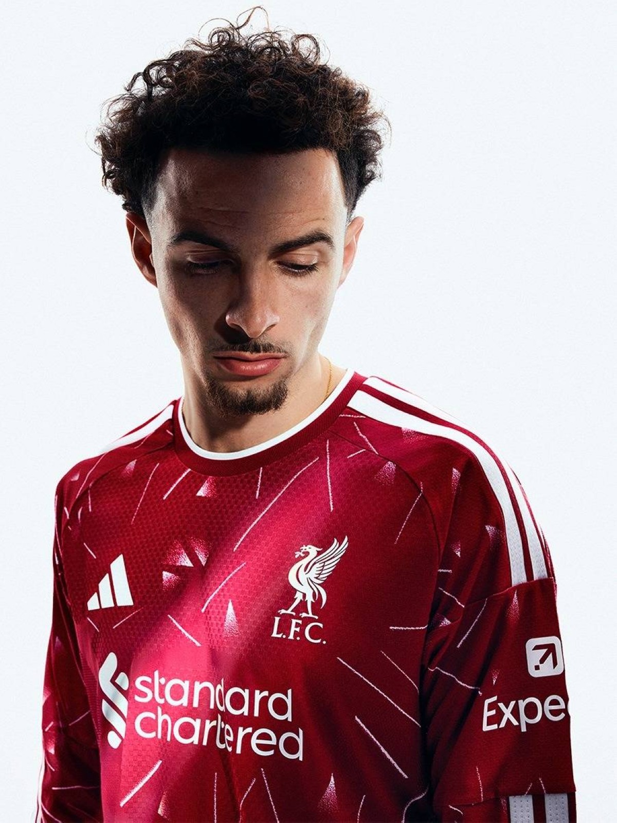 ليفربول يطرح قميص الموسم الجديد بتصميم تاريخي