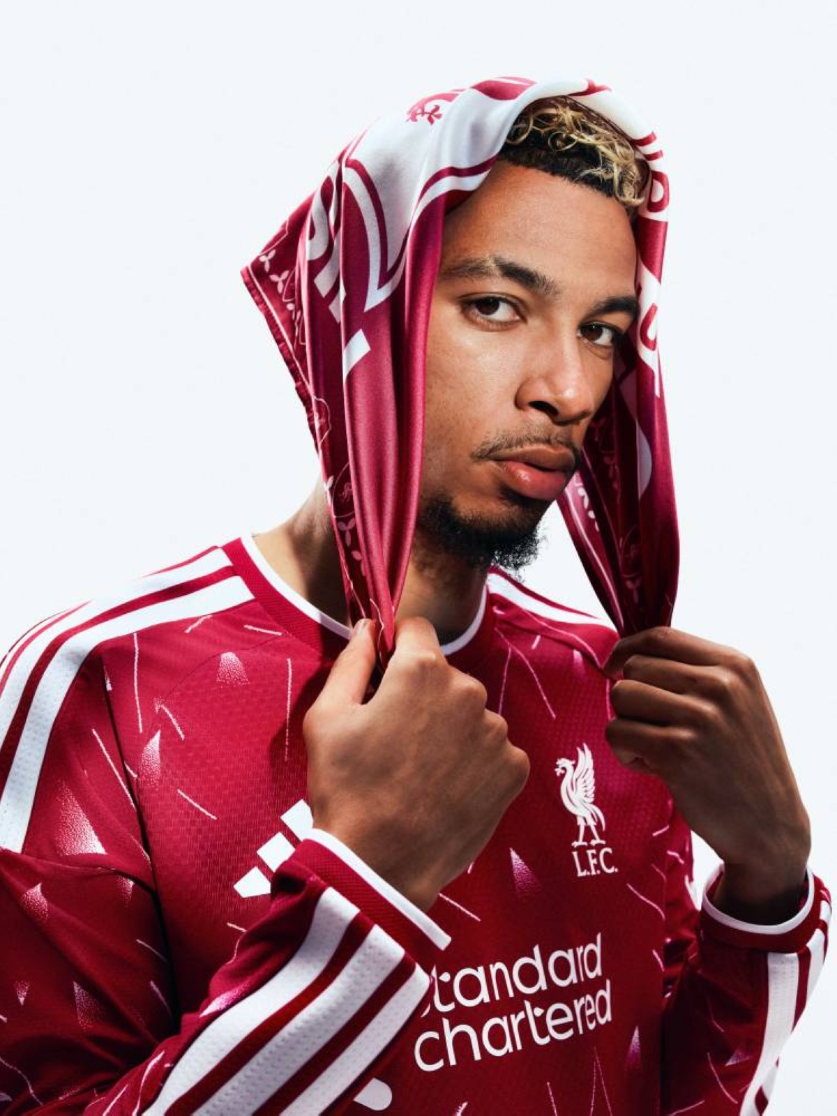 ليفربول يطرح قميص الموسم الجديد بتصميم تاريخي