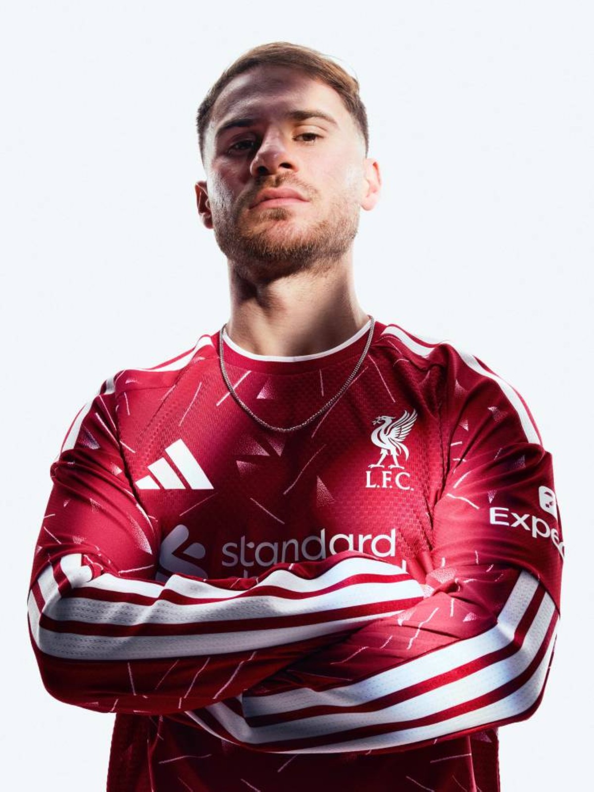 ليفربول يطرح قميص الموسم الجديد بتصميم تاريخي