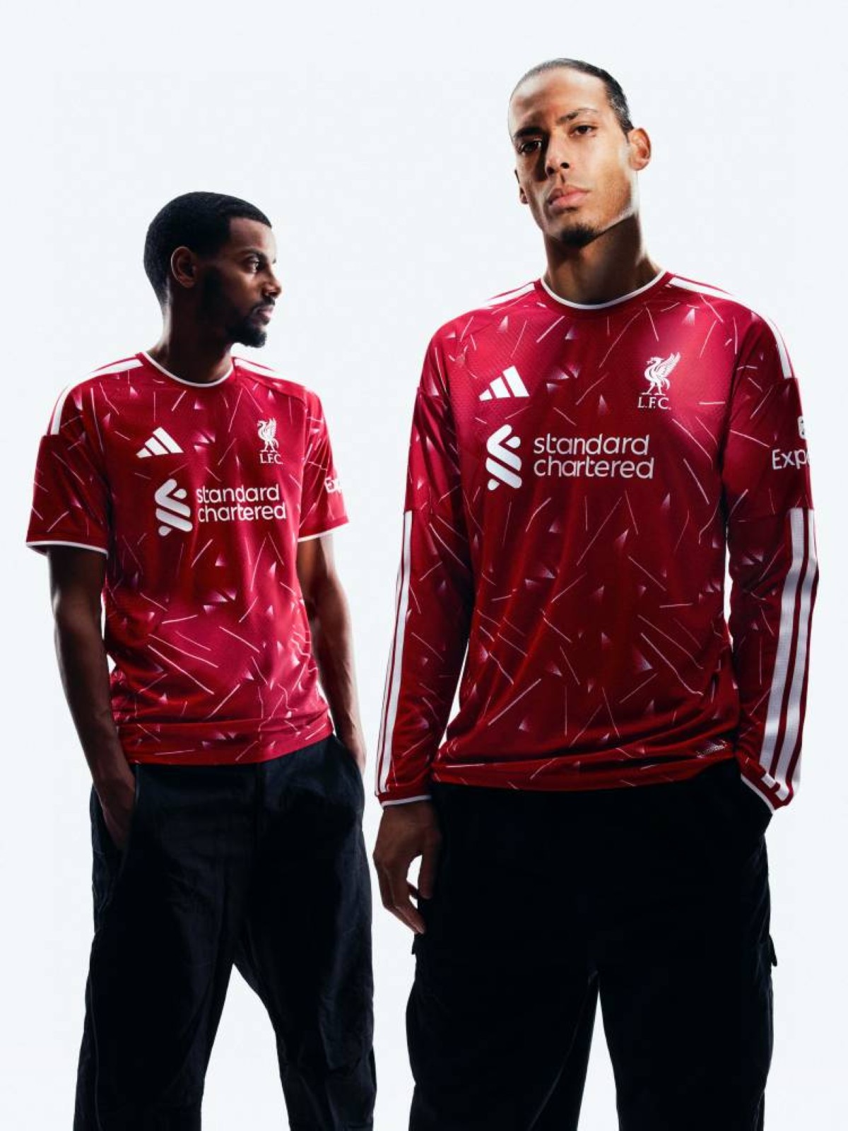 ليفربول يطرح قميص الموسم الجديد بتصميم تاريخي