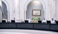 سلطان بن محمد بن سلطان مترئساً الاجتماع بحضور عبدالله بن سالم وسلطان بن أحمد
