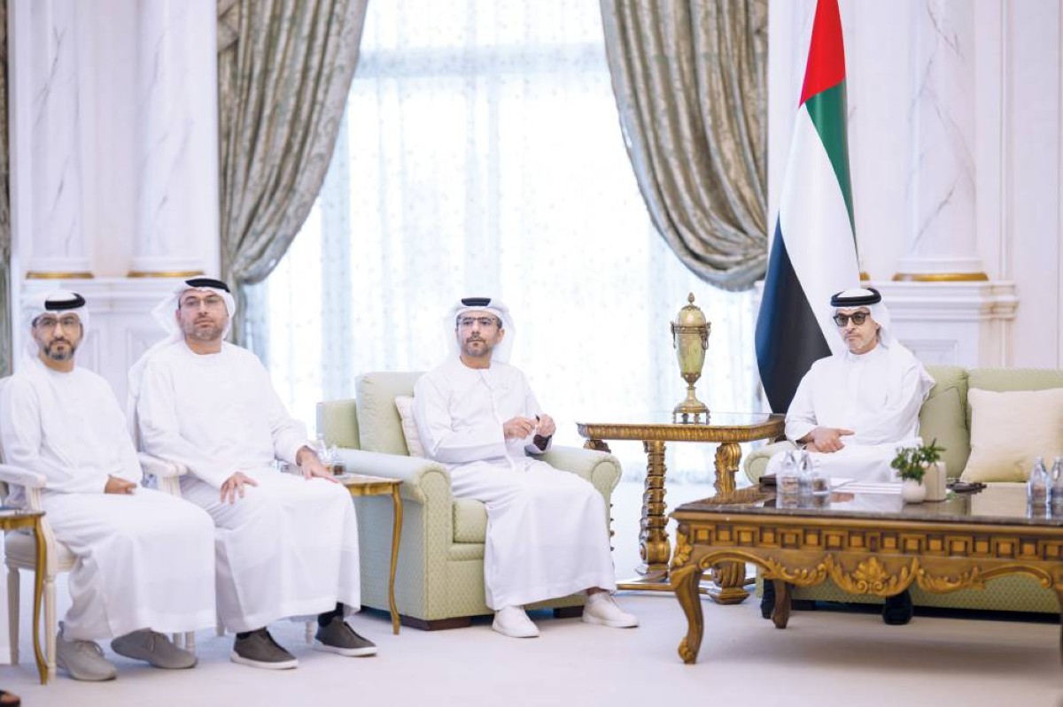 هزاع بن زايد خلال الاستقبال