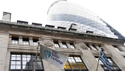 عاصفة من النزاعات القانونية تضرب قطاع شحن النفط بسبب إغلاق هرمز
